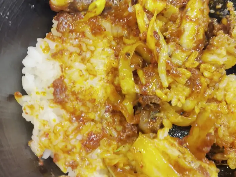 쭈꾸미 볶음과 밥의 환상적인 조합