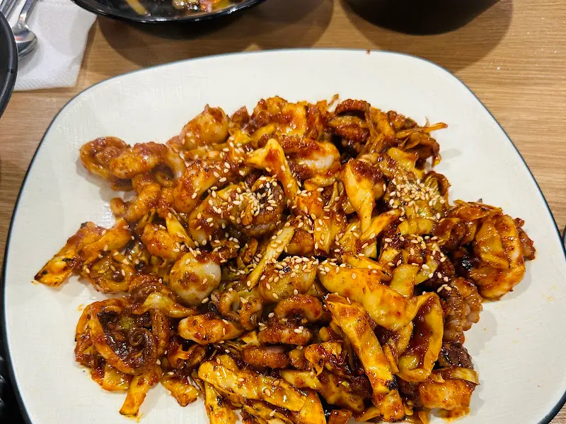 윤기가 흐르는 쭈꾸미 볶음