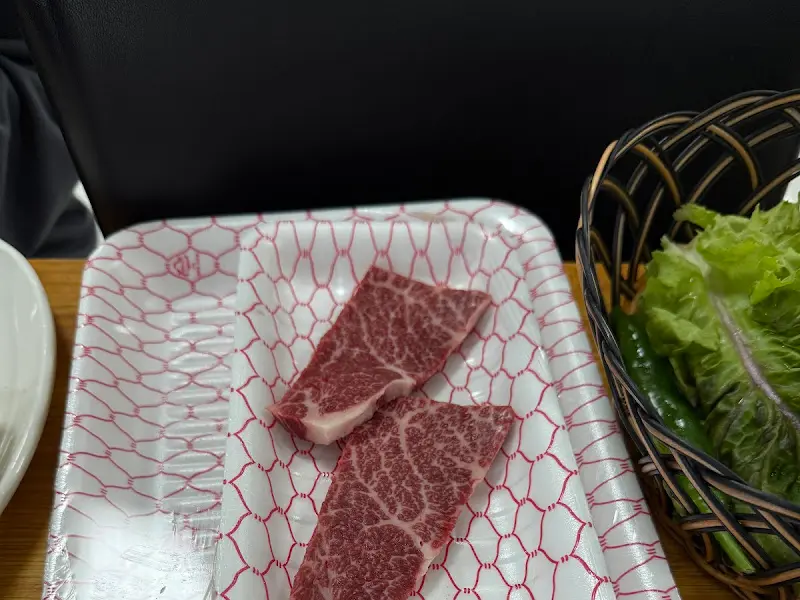 한우와 곁들여 먹는 신선한 채소