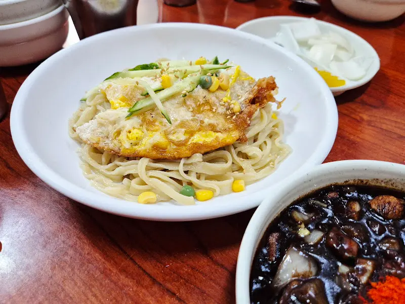 간짜장과 짜장 소스