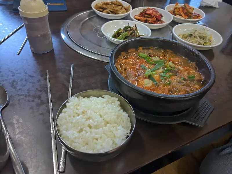 밥 한 공기 뚝딱