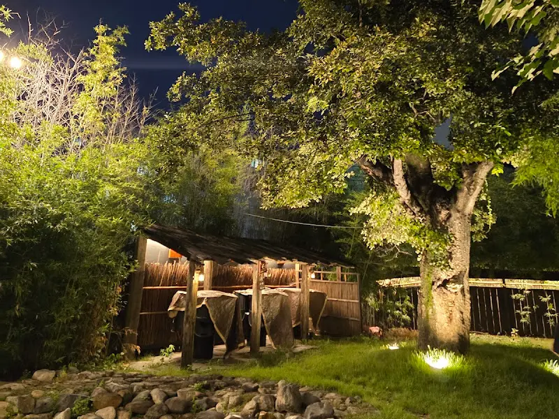 스무고개 정원의 야경