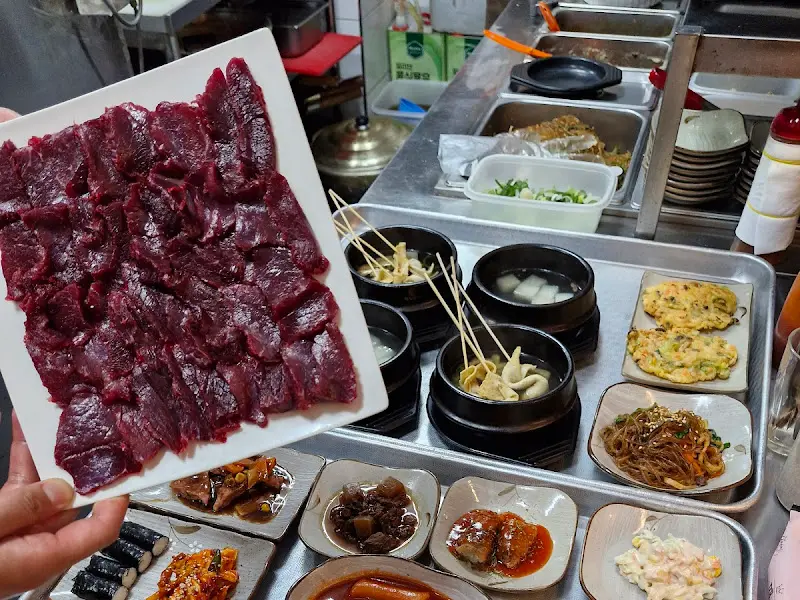 갓 준비된 뭉티기