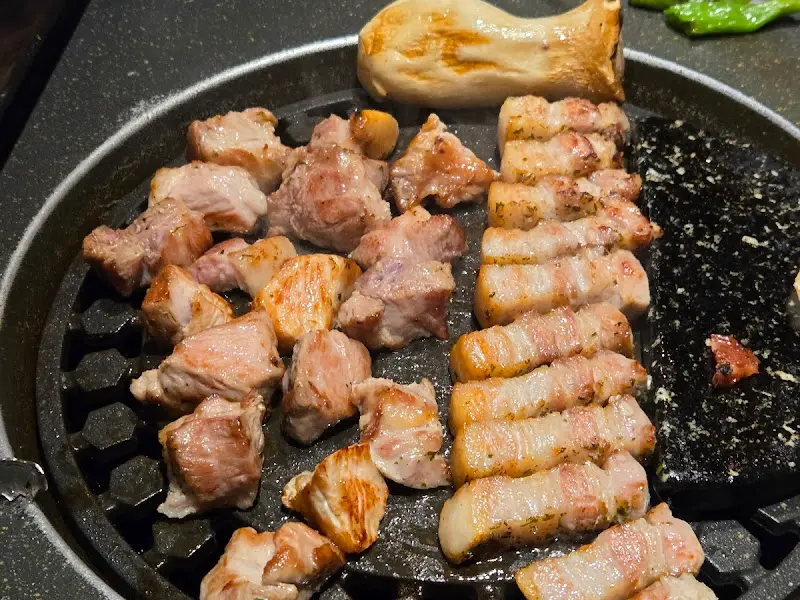 청반도 천곡본점 구워진 고기