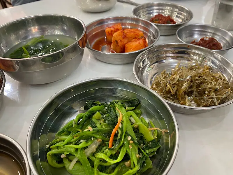 다양한 종류의 밑반찬