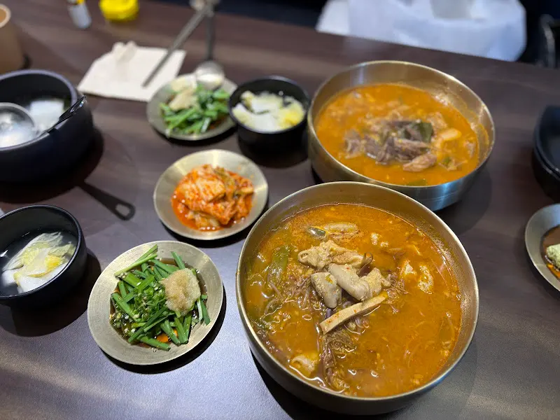 곱창이 듬뿍 들어간 육곱탕면