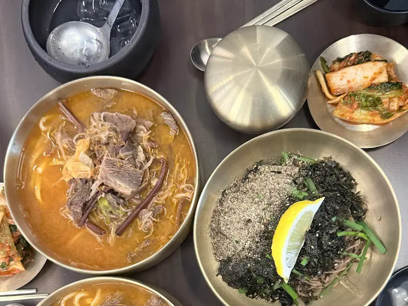 깔끔하게 차려진 한 상