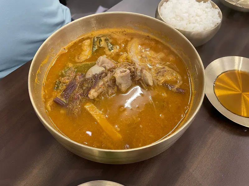 육곱탕면의 푸짐한 곱창