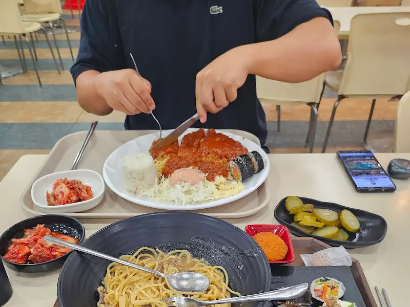 돈스파 식사 모습