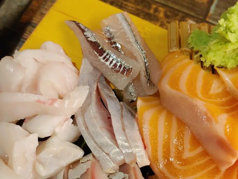 두툼하게 썰린 숙성회