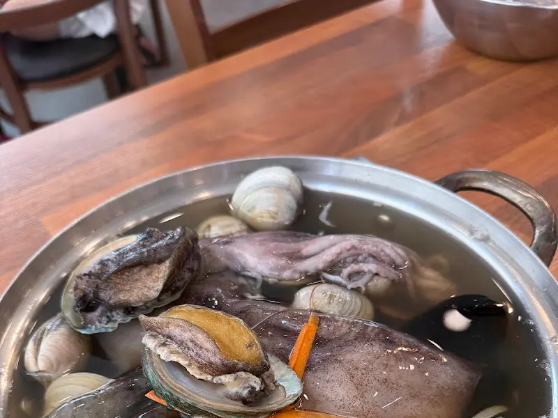 해산물 가득한 냄비