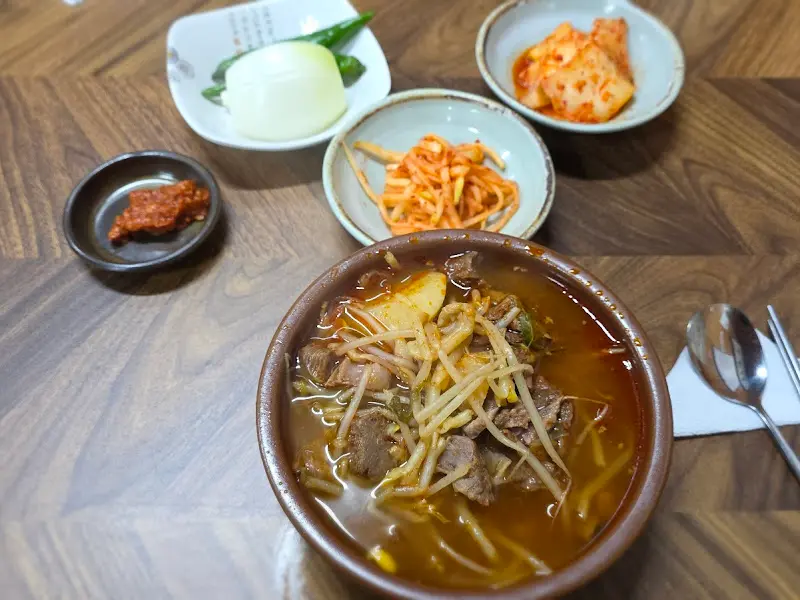 소고기국밥과 밑반찬