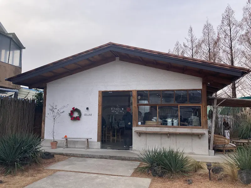 카페 외부 건물