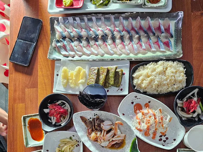 푸짐한 고등어회 한 상 차림