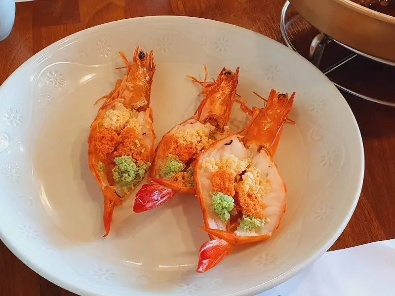 전경이 아름다운 식당 외관