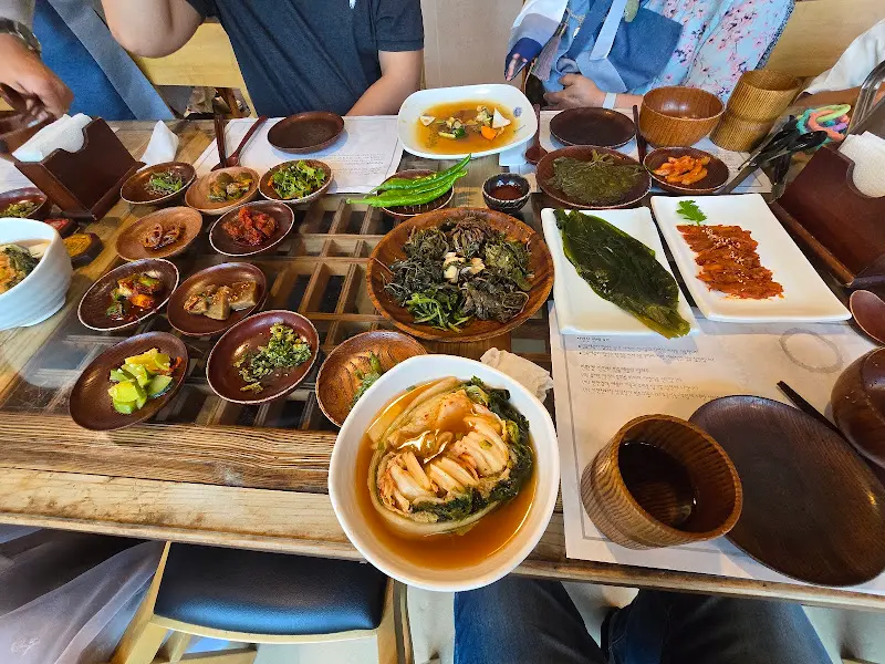 다양한 나물 반찬들