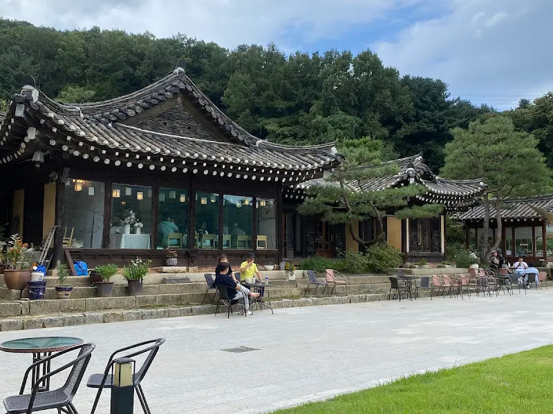 만우정 한옥 건물 전경