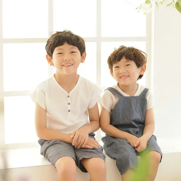 맑은 미소를 짓는 아이들