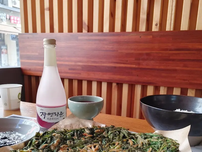 미나리전과 막걸리의 환상적인 조합