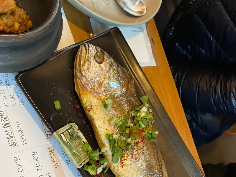 정갈하게 차려진 보리굴비 한 상