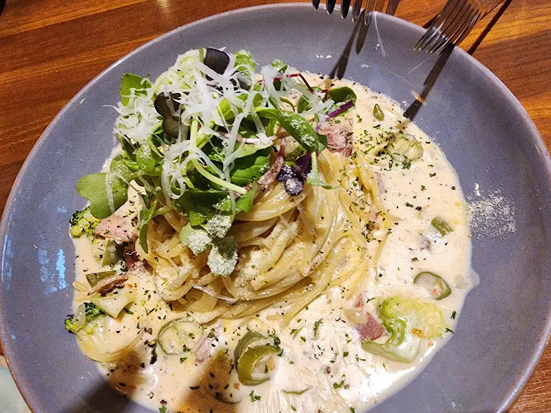 크림 파스타의 클로즈업 사진