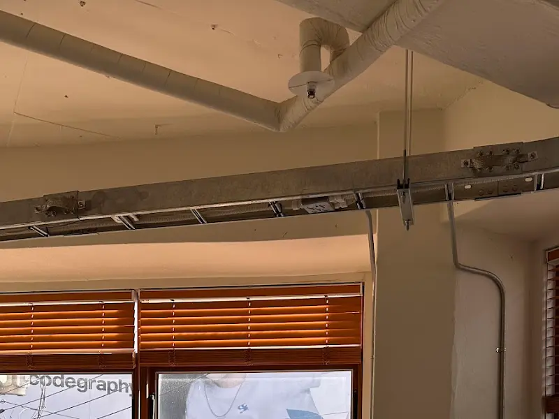 코데그래프 천장