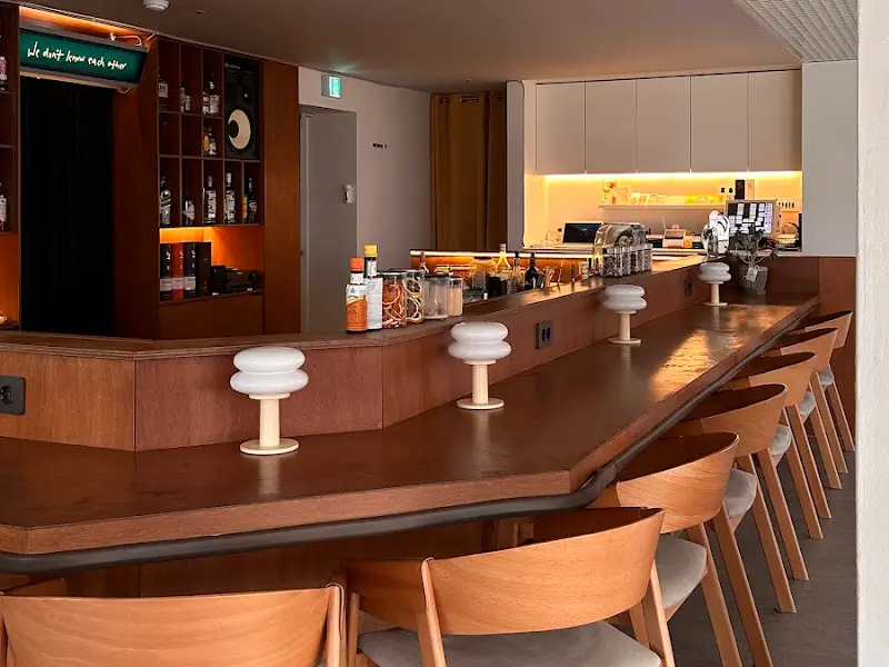 코데그래프 바 테이블