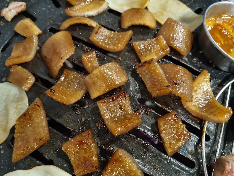 숯불 위 돼지 껍데기