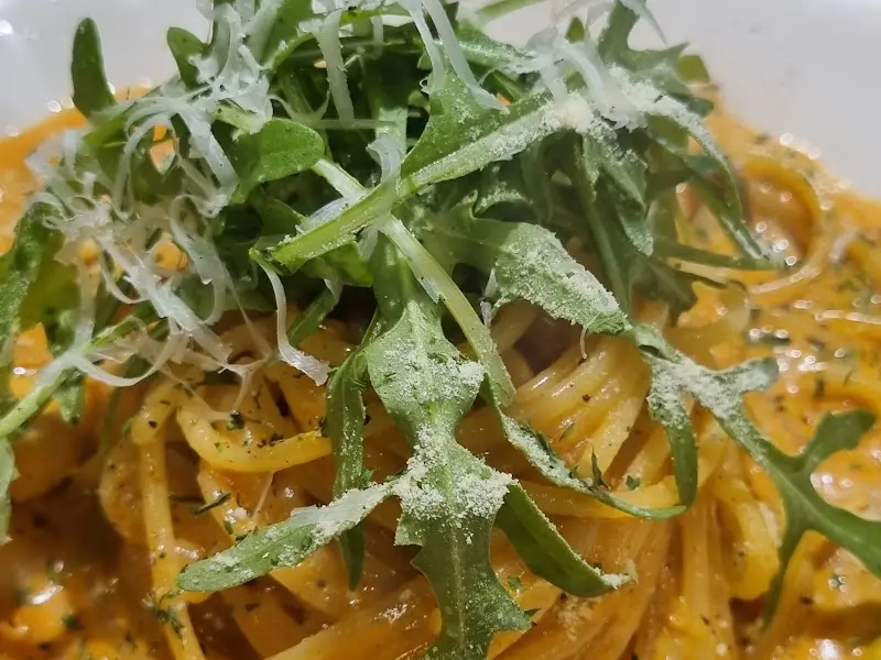 토마토 파스타의 클로즈업 사진