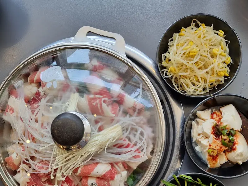 뚜껑을 덮고 익어가는 낙곱새