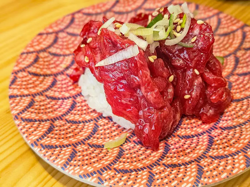 붉은 육회 초밥