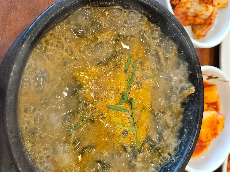 뚝배기에 담겨 나온 추어탕