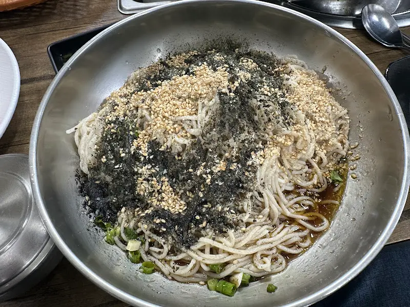 푸짐한 양의 들기름 막국수