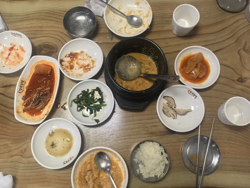 식사 후 남은 잔해