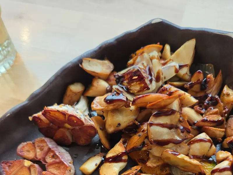 정갈하게 담긴 흑마늘 사진