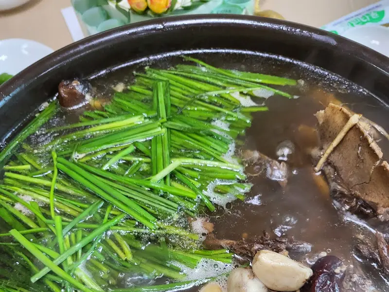 약초 닭백숙 국물