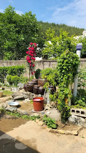 식당 주변의 정겨운 풍경