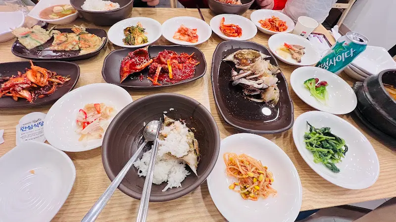 다양한 밑반찬들