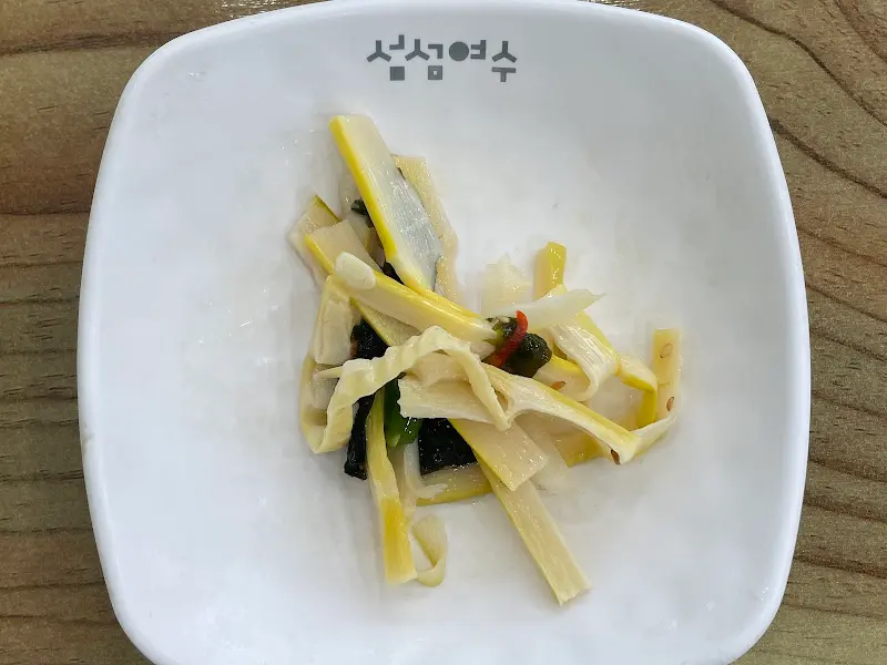 깨끗하게 비워진 뚝배기