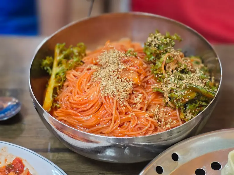 맛깔스러운 비빔국수