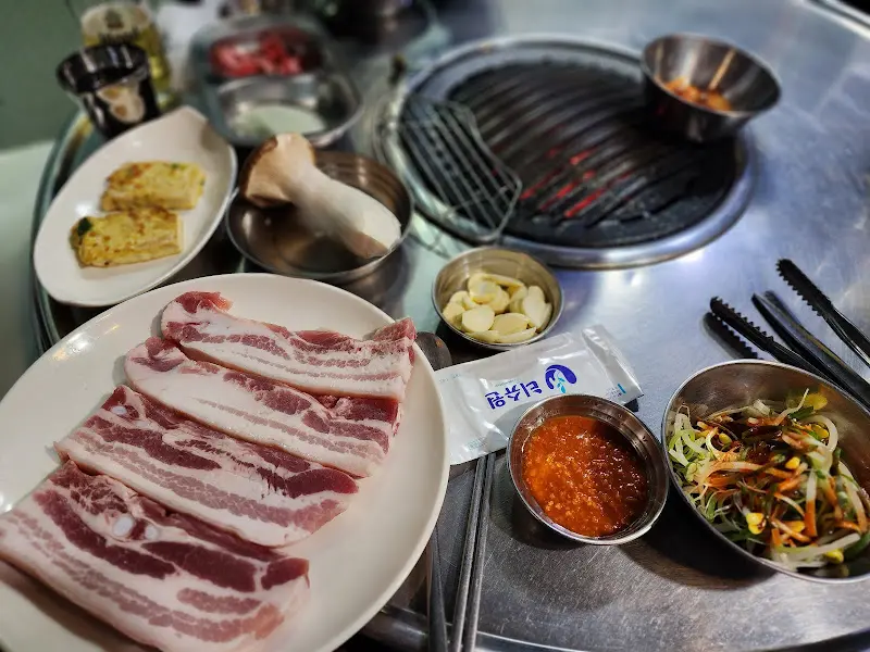 돼지고기와 밑반찬