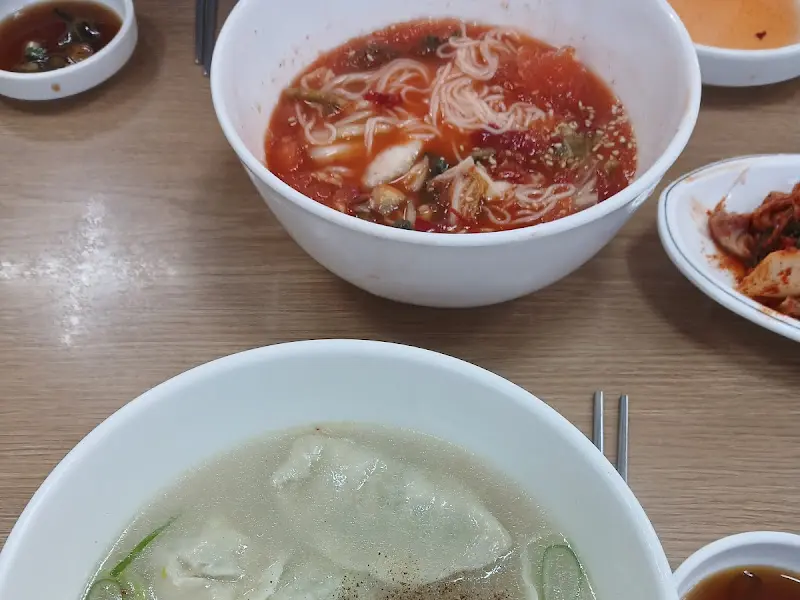 만두국과 김치말이 국수