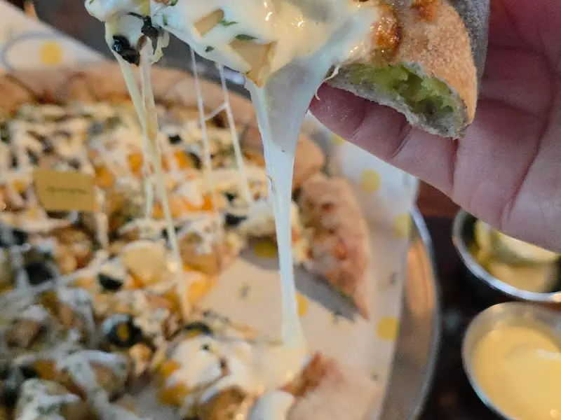 피자 치즈 늘어나는 모습