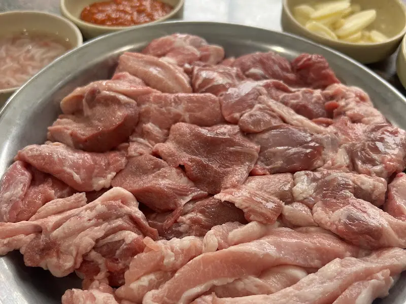 싱싱한 머릿고기 한 접시