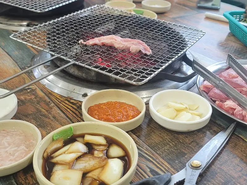 맛있게 구워진 머릿고기