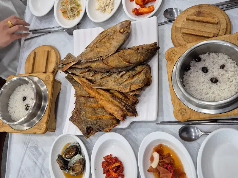 다채로운 생선구이 한 상 차림