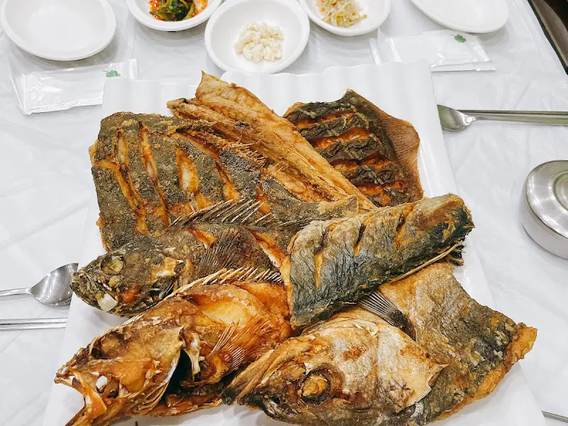 푸짐한 생선구이 한 상