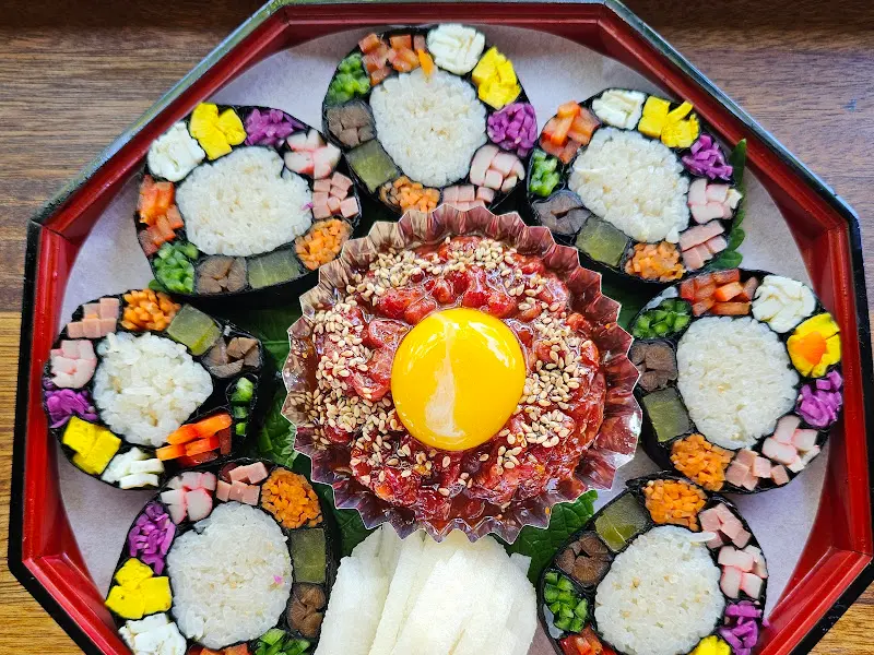 보석육회김밥의 아름다운 자태