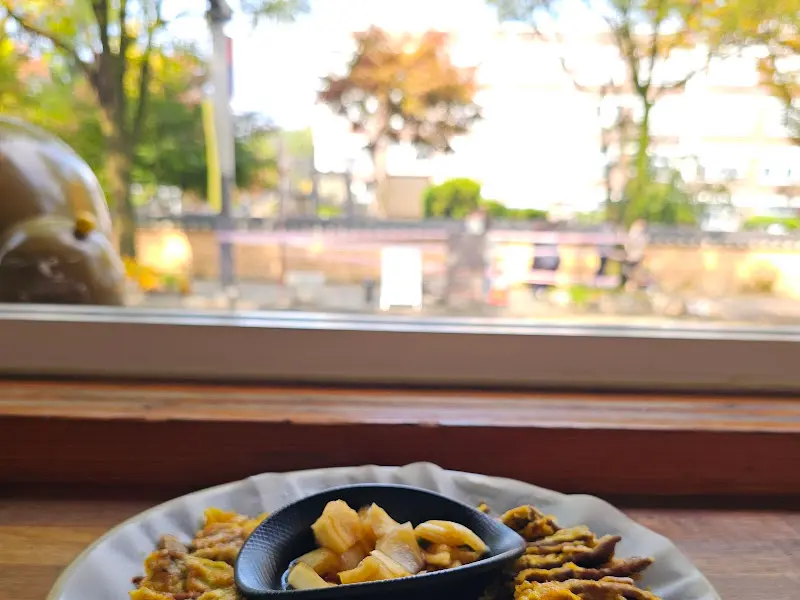 육전과 양파 장아찌