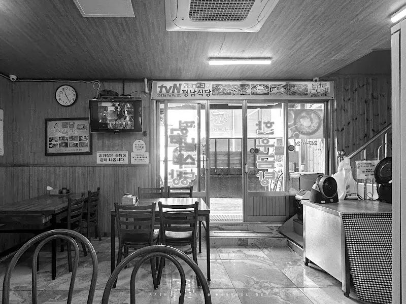 평남식당 내부